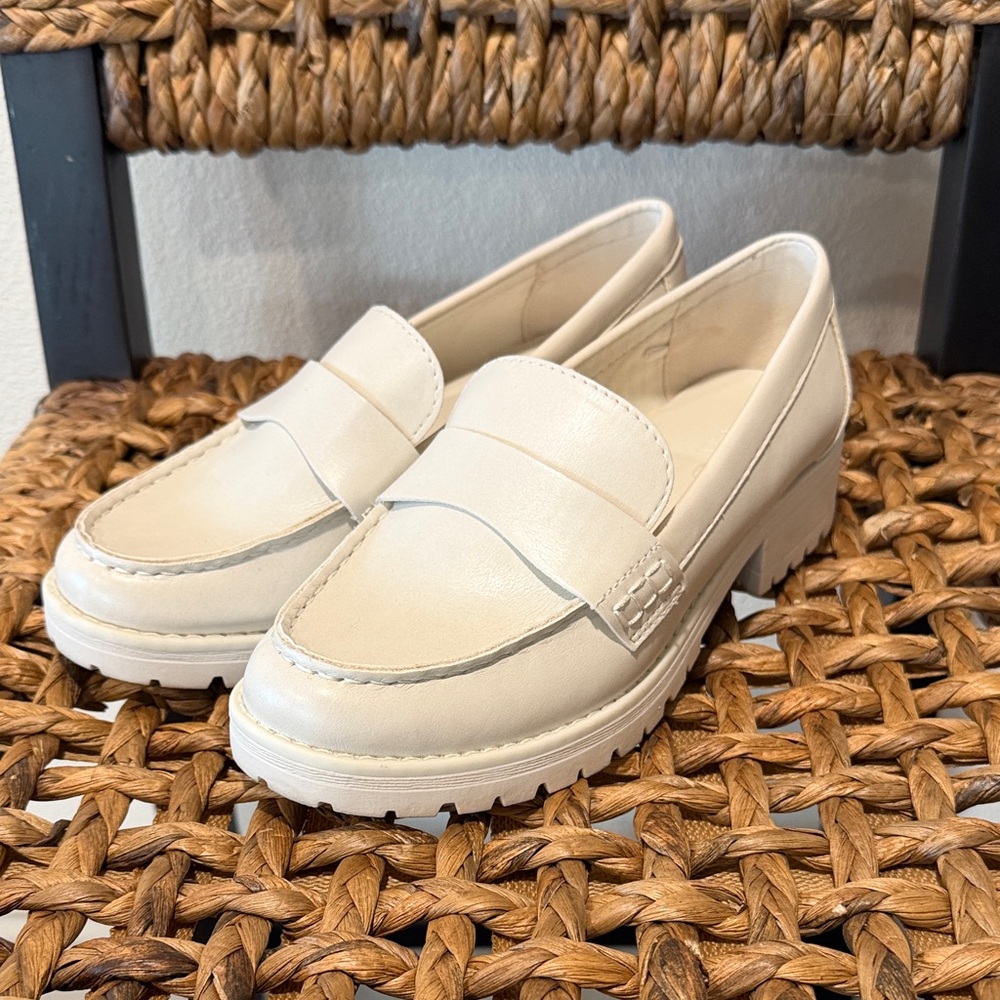 Old Navy Cream Loafers for Women